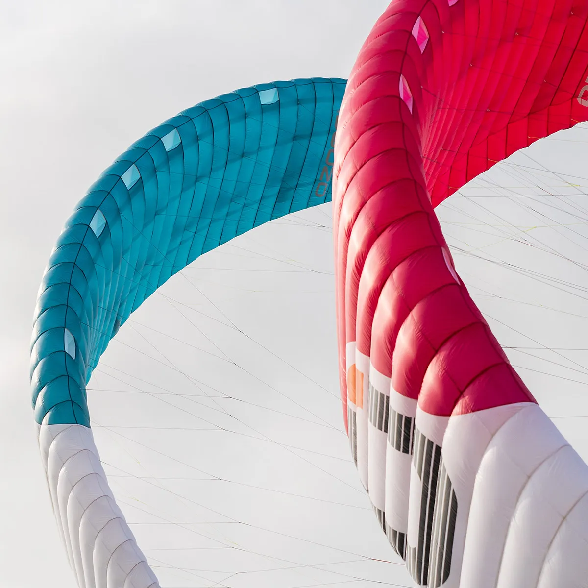 MACH1 VS CHRONO: ROZDÍLY VE VÝKONU A OVLÁDÁNÍ