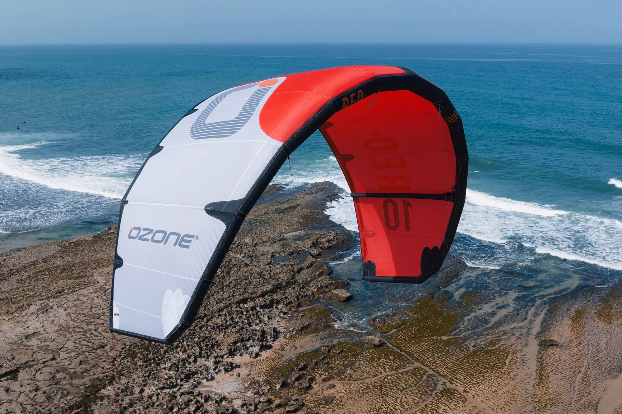 WHAT’S NEW ON THE V7? 

New refined design and sail control
Transverse sail shaping results in a c