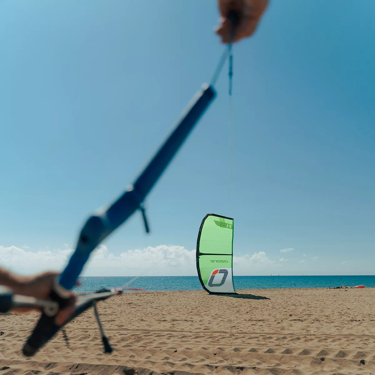 Re-launch is simple
By turning the bar or using the re-launch balls on the leader lines the kite rol