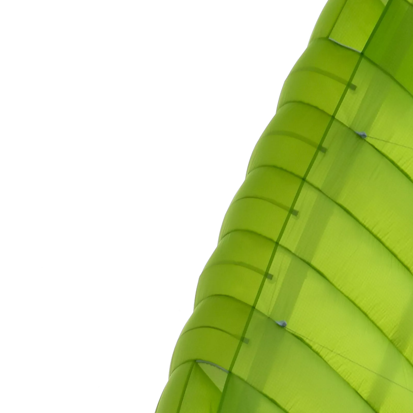 RIGIFOIL TECHNOLOGY
Rigifoil battens are sewn in between the leading edge profile battens to maintai