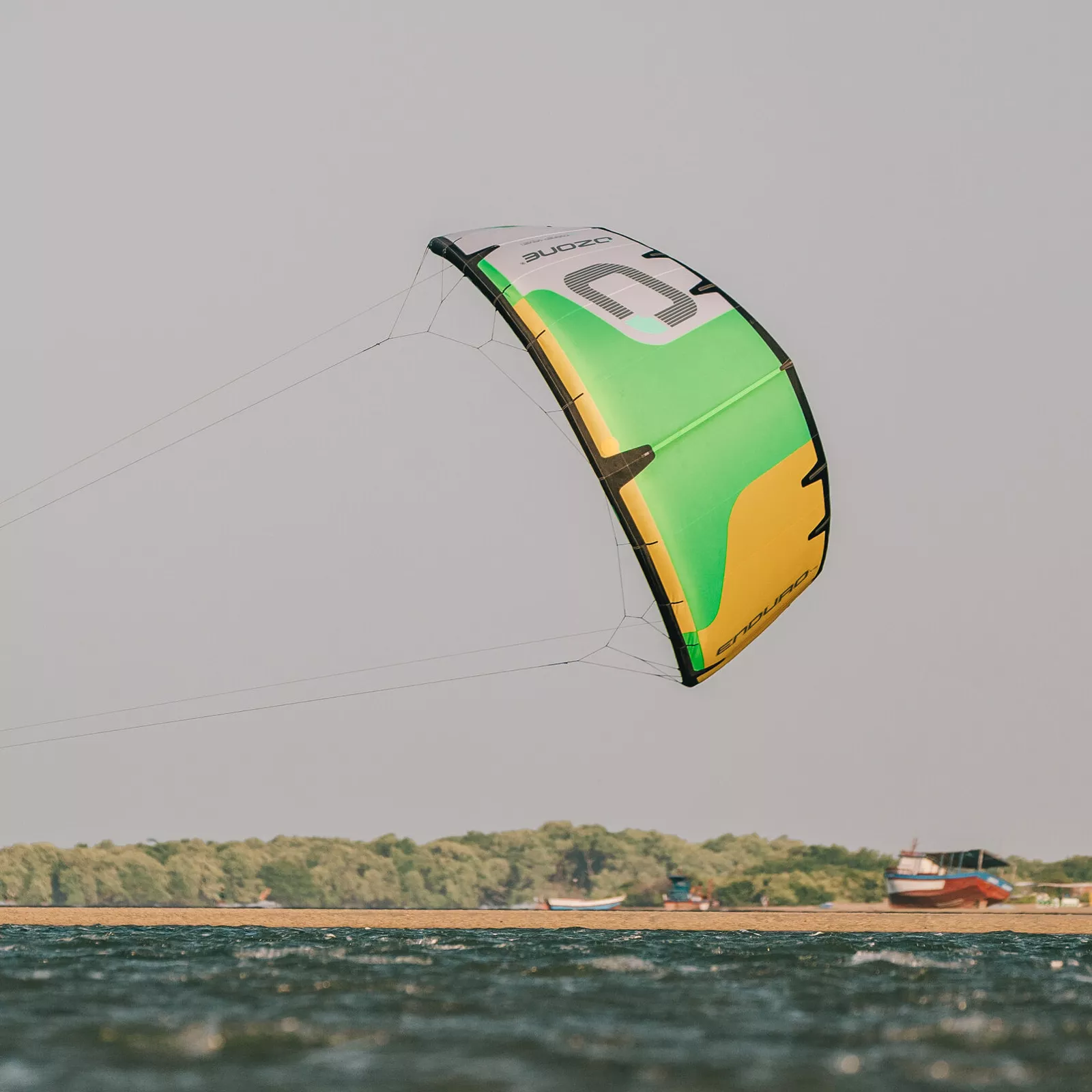 VORTEX CROSS-OVER FEATURES

Improved sail shaping has produced an even tighter canopy and contribute