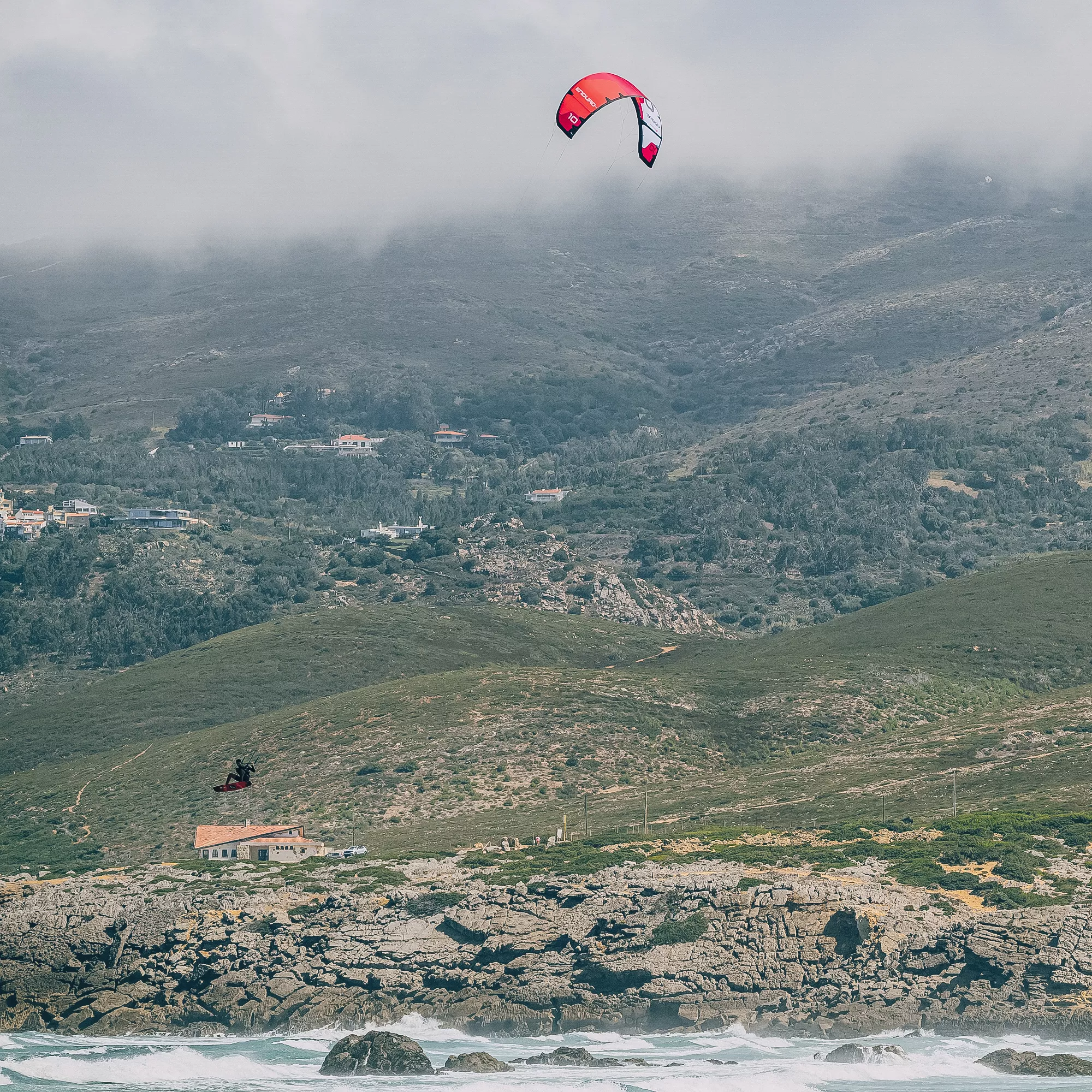 RETURNING ENDURO FEATURES 

Continuous Curve leading edge
Transverse Sail Shaping
Variable Bridle G